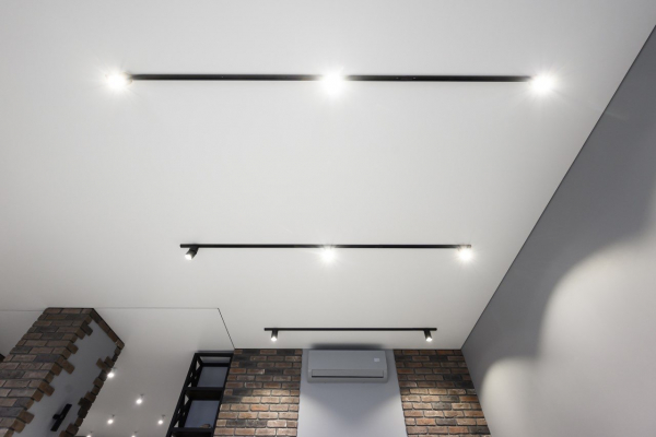 Потолок с треами