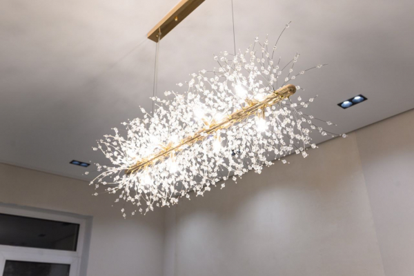 Потолок в зале