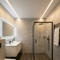 Натяжной потолок в ванную комнату